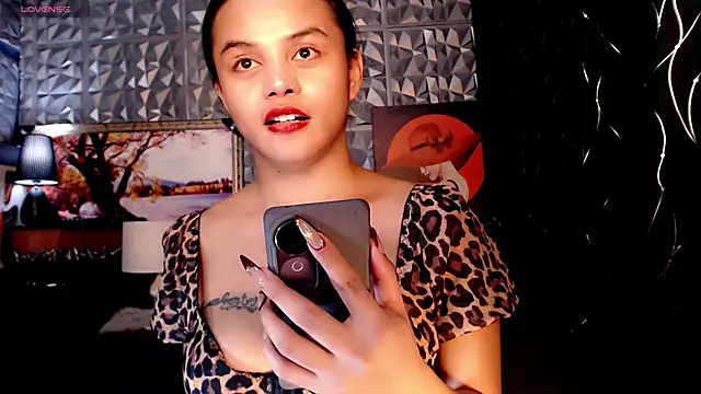 Snapshot of Asiansignificantxx chatting on October 7, 1:37 pm Asiansignificantxx online show from October 7, 1:37 pm