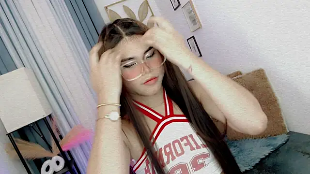 PrettyBlythes TS online show from April 17, 2:13 am