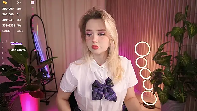 LauraWifeness online show from December 15, 6:40 am