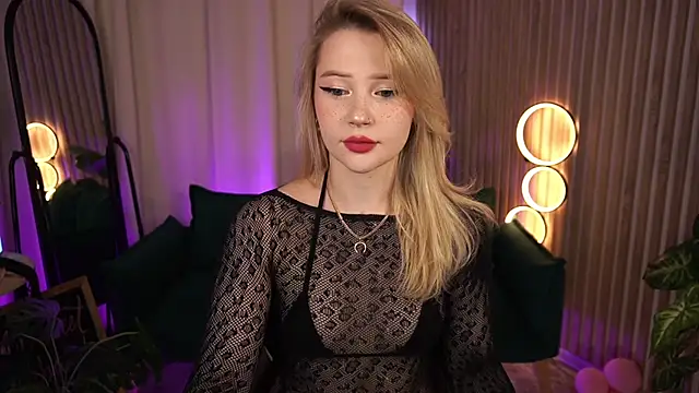 LauraWifeness online show from April 17, 6:37 am