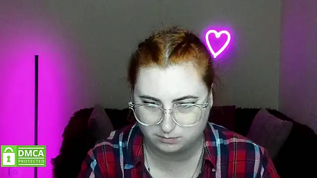 Snapshot of Alicia_love00 chatting on October 12, 5:32 am Alicia love00 online show from October 12, 5:32 am