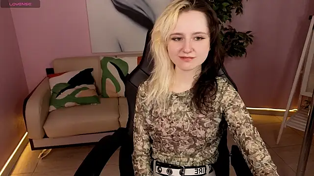 girl next doorr online show from May 10, 1:24 pm