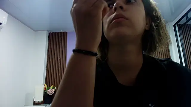 gisell gomez online show from February 18, 7:46 pm