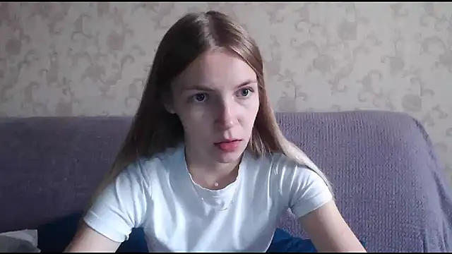 HitGyrl online show from October 29, 8:07 am