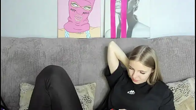 HitGyrl online show from November 27, 1:19 am