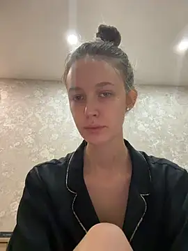 ElliRose online show from February 8, 1:48 pm