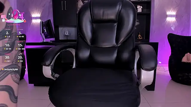 SarahRhodes  online show from March 6, 11:38 am