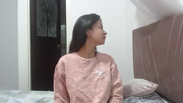 nathaly jones  online show from April 20, 12:30 pm