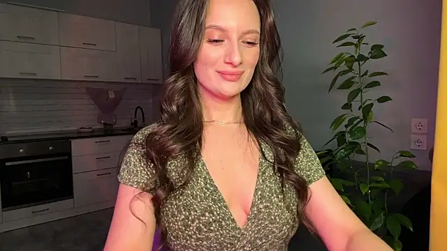 Luna Raee online show from November 18, 12:39 pm