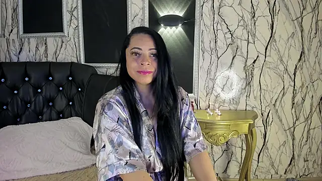 adelinemoretti online show from November 17, 12:50 pm