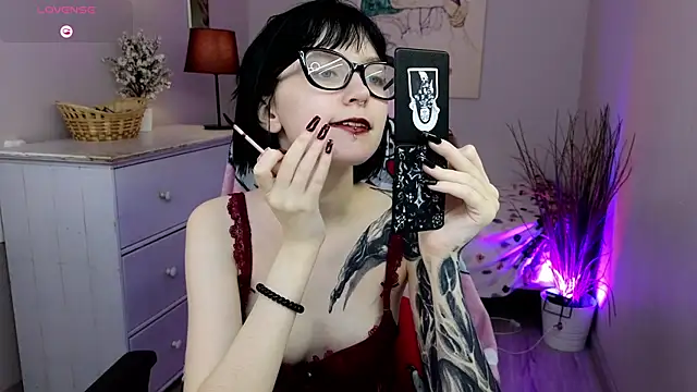 HazelTompson online show from November 30, 8:35 pm