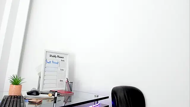 YallianaBrooks online show from January 15, 12:33 pm