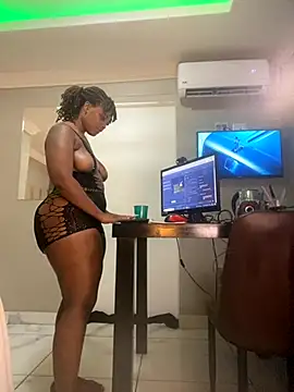 Snapshot of BQueen223 chatting on September 25, 1:26 am BQueen223 online show from September 25, 1:26 am
