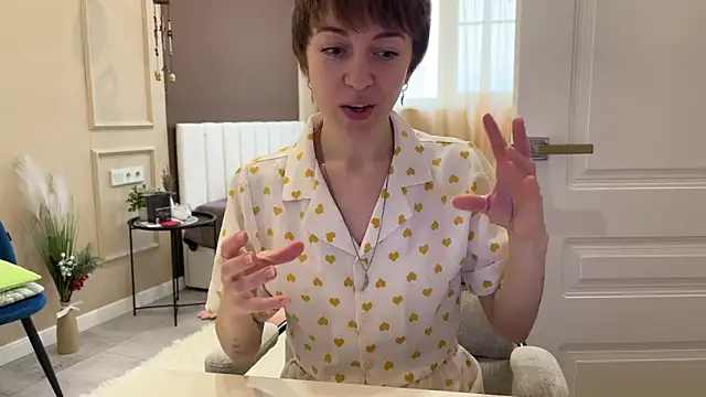 daniellia  online show from February 2, 10:36 am