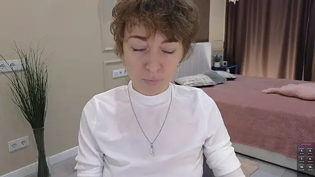 Snapshot of daniellia_ chatting on October 12, 9:12 am daniellia online show from October 12, 9:12 am
