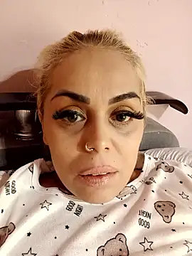 izauri2025 online show from November 18, 8:21 pm