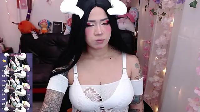 jadedelux  online show from April 13, 7:03 pm