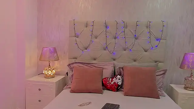 Snapshot of Pamelamiler__ chatting on September 18, 12:47 pm Pamelamiler online show from September 18, 12:47 pm