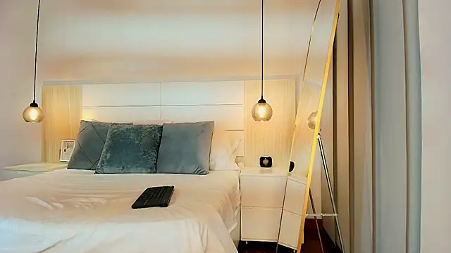 zarah andrew   online show from November 29, 1:48 pm