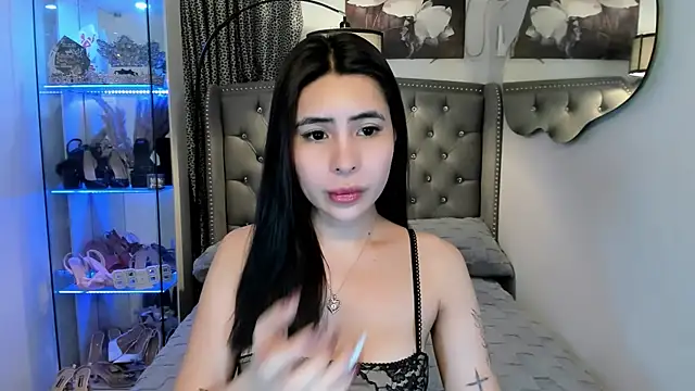 Snapshot of Claudia_empress chatting on October 16, 9:56 am Claudia empress online show from October 16, 9:56 am