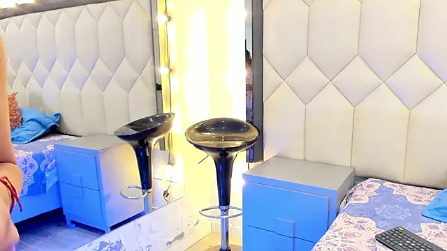 CloeyGraweing online show from October 11, 9:28 pm