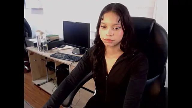 CloeyGraweing online show from November 15, 7:15 pm