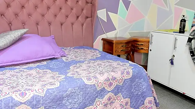 CloeyGraweing online show from October 7, 6:34 pm