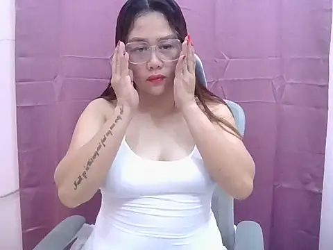 WildPussy4uxx online show from November 3, 12:09 pm