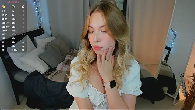 Snapshot of LanaRoselle chatting on October 10, 9:41 pm LanaRoselle online show from October 10, 9:41 pm