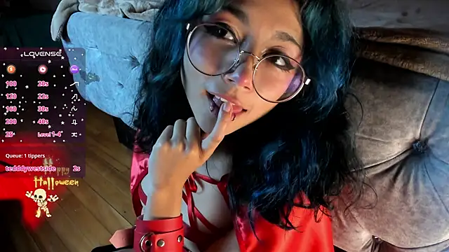 TerumiKitty online show from October 31, 9:30 pm