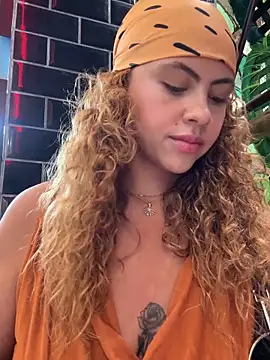 Chloe Leaozinho online show from March 6, 5:08 pm