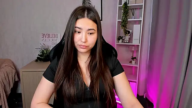 Megan Williamms online show from November 15, 9:32 am