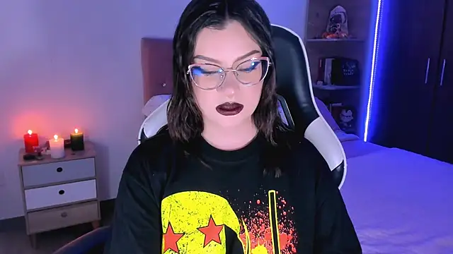 OphelianaRose33 online show from October 17, 7:50 pm