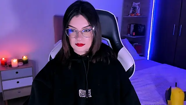 OphelianaRose33 online show from October 25, 11:33 pm