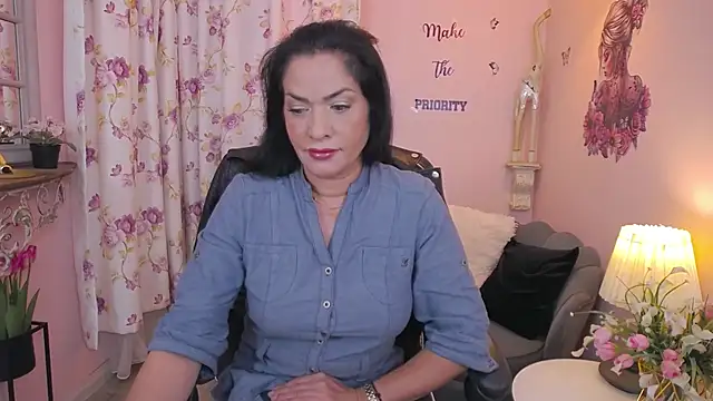 Snapshot of MyLovOne chatting on October 20, 9:23 am MyLovOne online show from October 20, 9:23 am