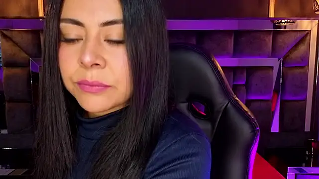 Aniajoness  online show from December 17, 4:16 am