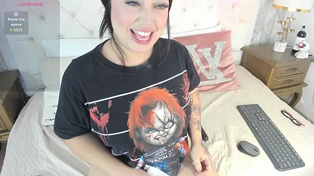 Snapshot of MeganStar__ chatting on October 11, 12:19 pm MeganStar online show from October 11, 12:19 pm
