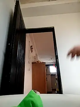 yaneth  online show from October 3, 2:22 pm