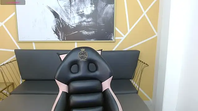 olivia russo  online show from January 7, 8:01 pm