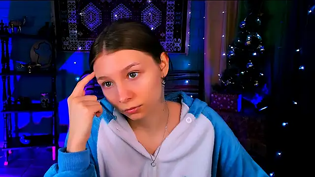 JulieDaniel online show from December 22, 8:17 am