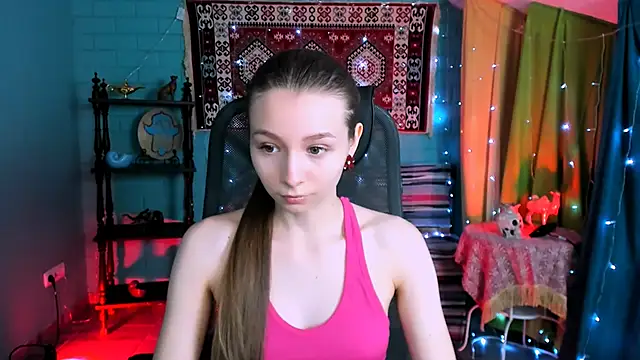 JulieDaniel online show from February 9, 8:05 am