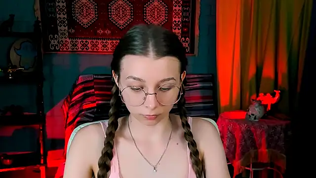 JulieDaniel online show from November 14, 8:47 am