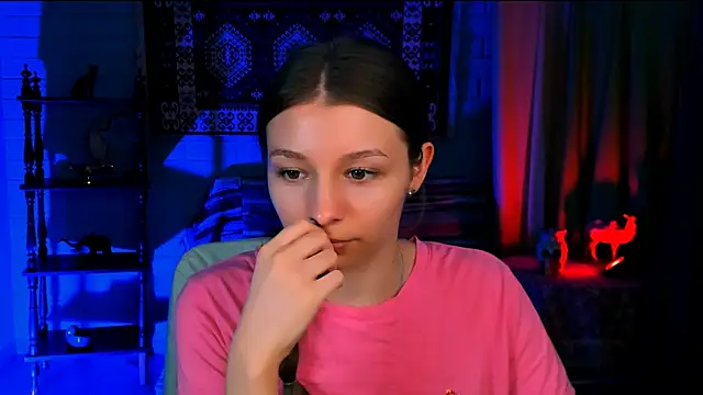 JulieDaniel online show from December 4, 9:11 am