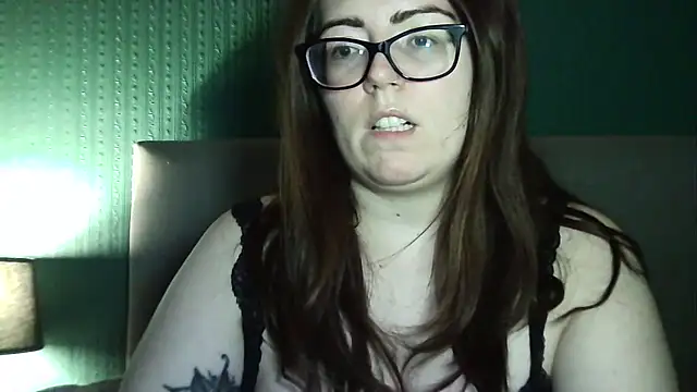 Curvy-BellaX online show from October 1, 9:20 pm