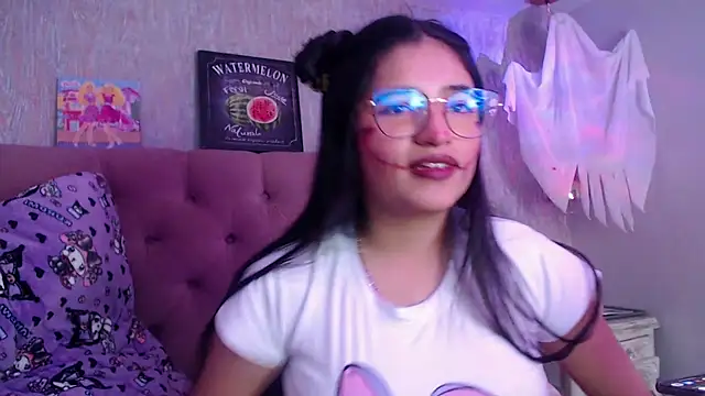 laurenelove online show from October 28, 4:40 am