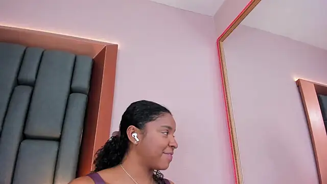 LisaMendez online show from April 2, 3:59 am