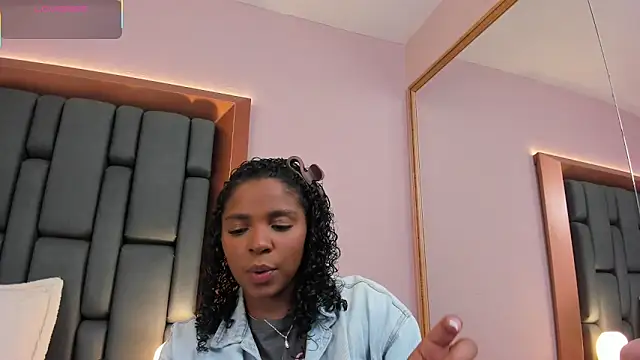 LisaMendez online show from February 3, 3:59 am