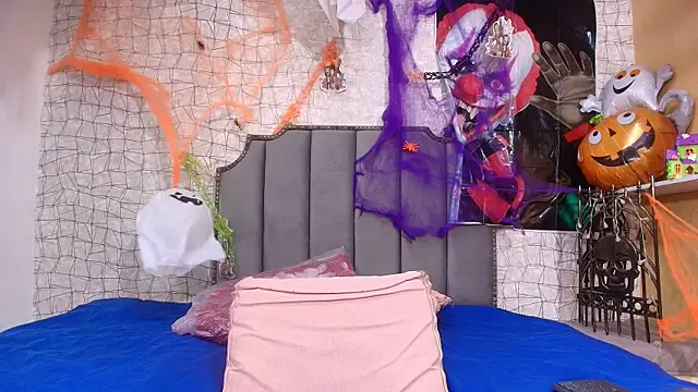 chloe leroy  online show from October 20, 11:57 am