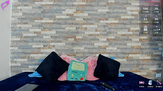 Snapshot of violett__golden chatting on October 6, 2:06 am violett  golden online show from October 6, 2:06 am