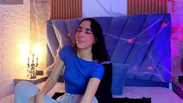 Snapshot of violett__golden chatting on October 12, 8:55 pm violett  golden online show from October 12, 8:55 pm